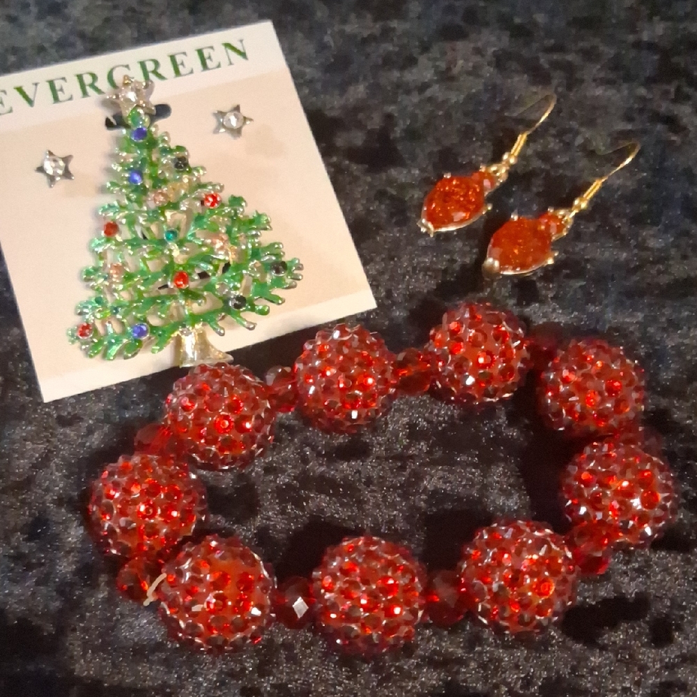 Festive Red Jewelry Set with Brooch